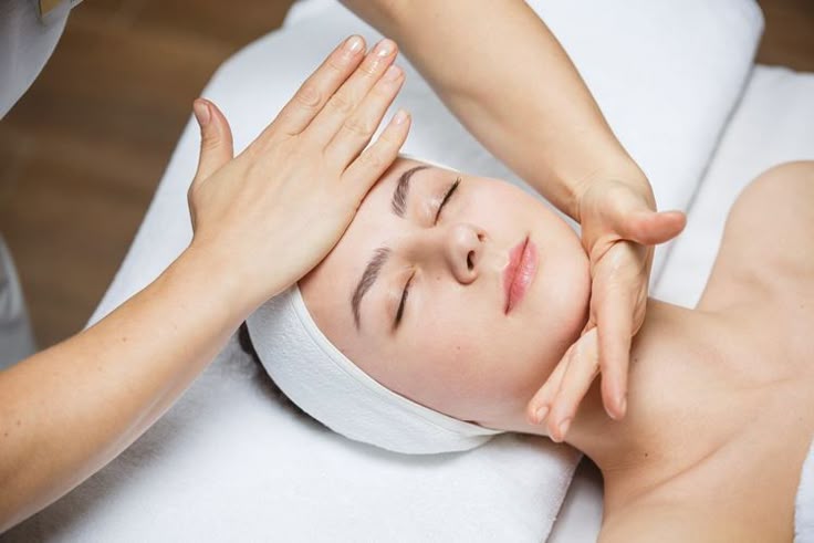 Bấm huyệt giúp đep da