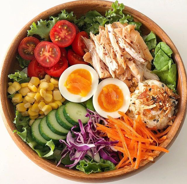 Ăn đủ chất và đúng bữa giúp da khỏe, đều màu và phục hồi tốt hơn