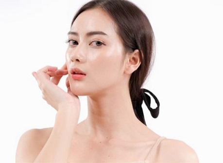 Mách bạn cách chăm sóc da ngày mưa