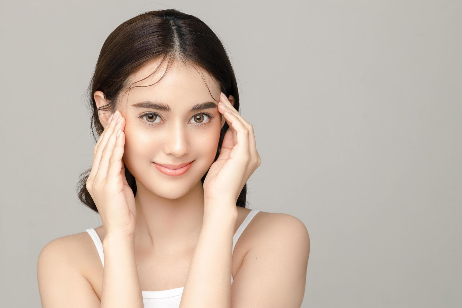 Bấm huyệt giảm mụn, trẻ hoá da