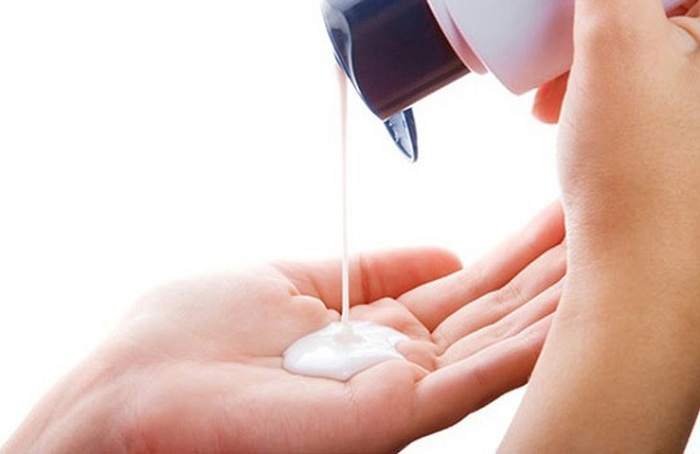 Dưỡng ẩm sau khi đắp mặt nạ