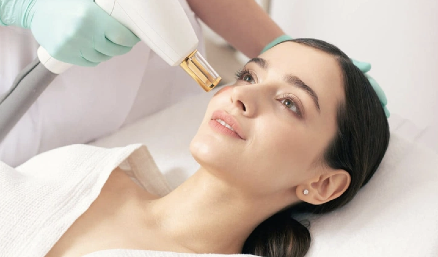 Công nghệ laser điều trị mụn hiện đại