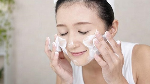 4 lý do bạn nên sử dụng sửa rữa mặt trị mụn