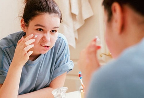 4 sai lầm khiến bạn càng sử dụng kem bôi trị mụn thì càng bị mụn