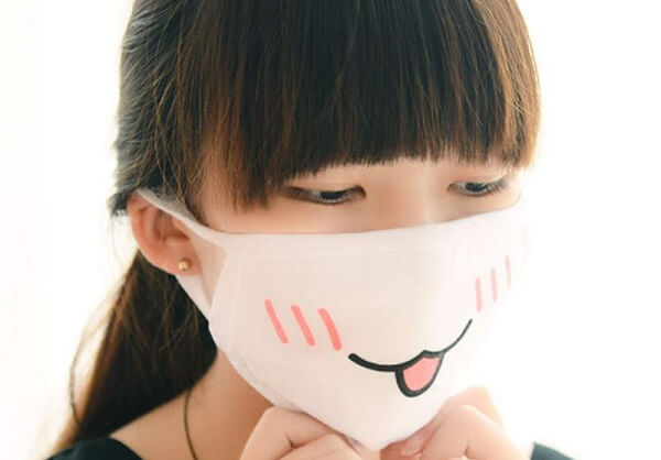 Cảnh báo: Sử dụng khẩu trang dơ khiến da bị mụn trầm trọng