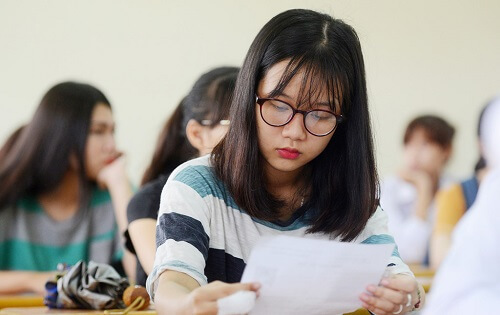 Câu chuyện bị mụn của cô sinh viên năm 4
