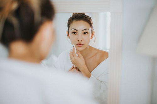 Chăm sóc da khô bị mụn