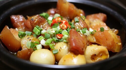 Chăm sóc da mùa mưa nên tránh xa các thức ăn mặn