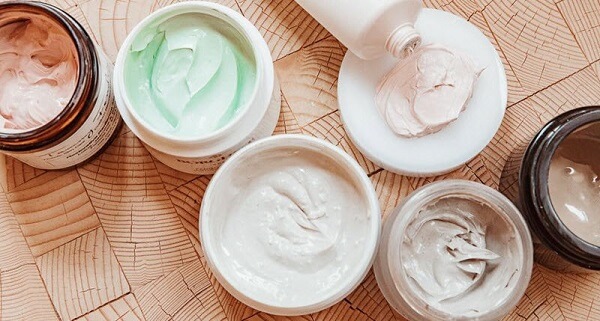 Có nên dùng kem trộn để trị mụn?