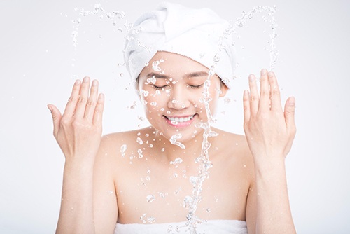 Da khô thoáng, sạch nhờn nhờ sữa rửa mặt thiên nhiên