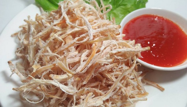 Đồ ăn cay, nóng: Mực khô, ớt tương, nem nướng,…