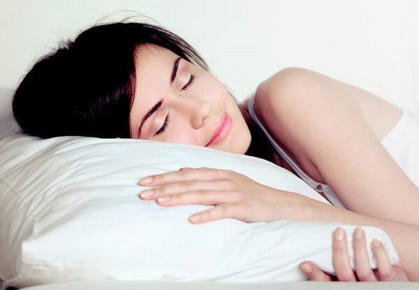 Gối là thủ phạm gây mụn trực tiếp với da của bạn
