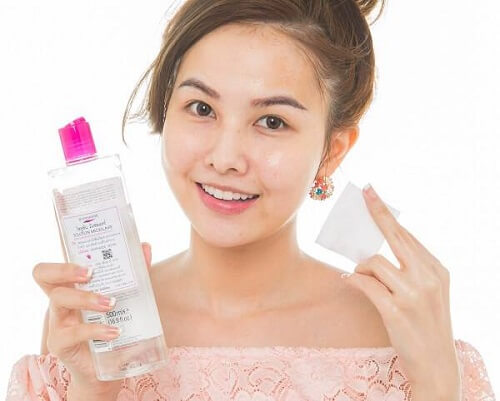 Hãy dùng dầu tẩy trang của các nhãn hàng thay cho dầu thực vật