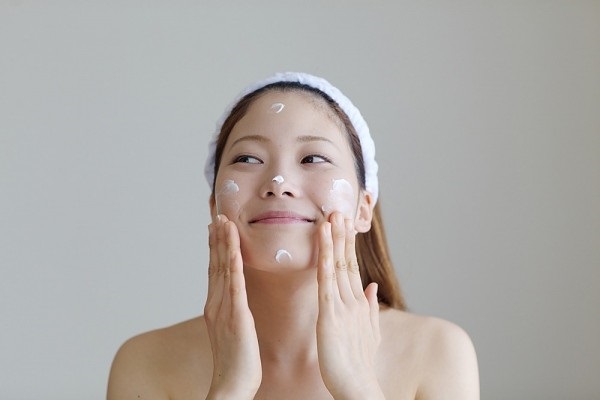 Hướng dẫn cách sử dụng kem chấm mụn hiệu quả