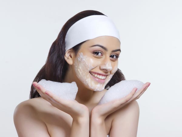 Không rửa mặt quá lâu, thời gian rửa mặt lý tưởng là 30s - 1phút