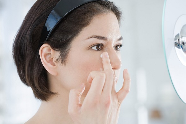 Không sử dụng kem bôi trị mụn mọi lúc mọi nơi