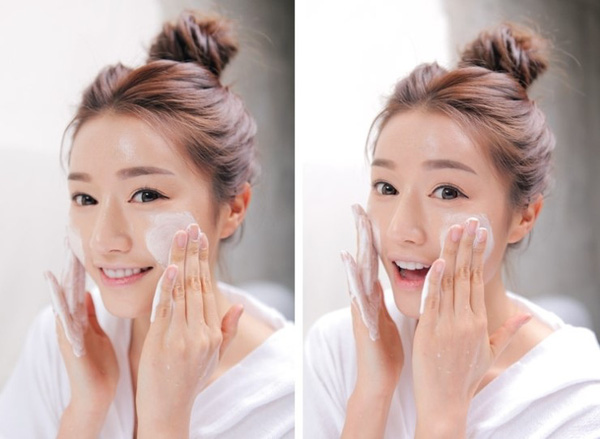 Làm sạch da bằng sữa rửa mặt trị mụn là nguyên tắc hết sức quan trọng