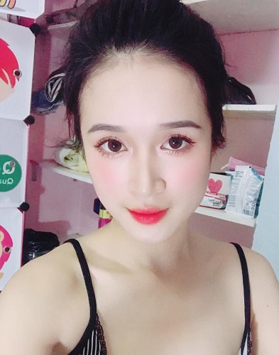 Linh Đan sở hữu gương mặt trắng sáng và không có mụn