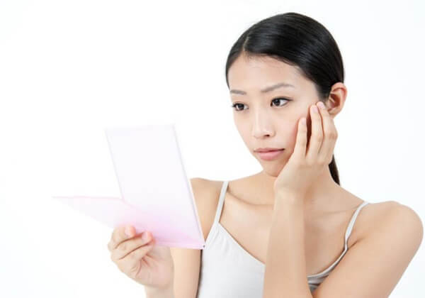 Mụn trứng cá xuất hiện mang lại không ít phiền phức