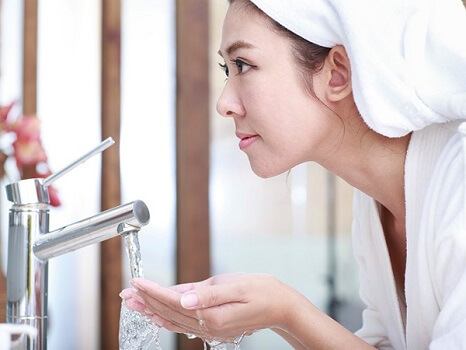 Nên rửa mặt với sữa rửa mặt Codobye Cleanser 2 lần/ngày