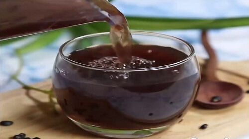 Nước đậu đen rang cũng khá phổ biến, dễ làm và dễ uống
