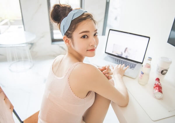 Phòng ngừa mụn cho người hay dùng máy tính