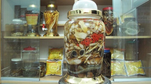 Rượu ngâm có trị được mụn?